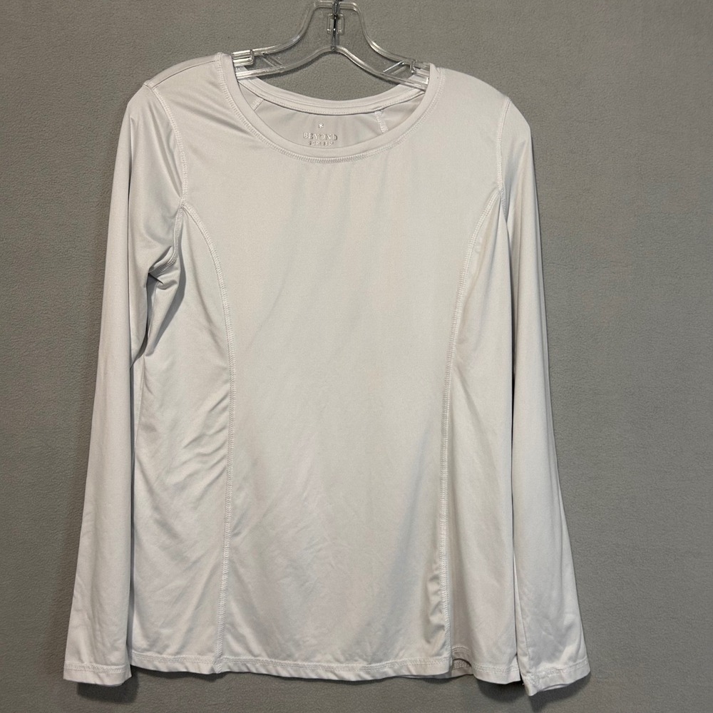 Beyond Scrubs‎ Women's Scrub Top Medium white Long Sleeve Athletic Shirt